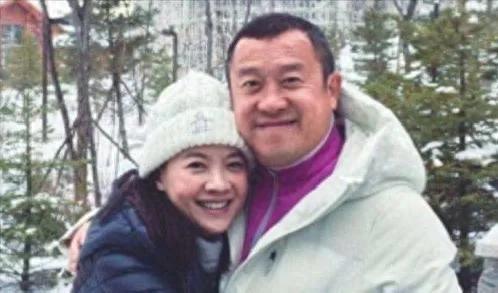 曾志伟对51岁曾宝仪婚姻态度开明，不催婚